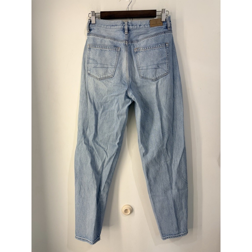American Eagle Relaxed Mom Jeans Womens 2 Regular Light Wash Distressed Ripped - Picture 4 of 6